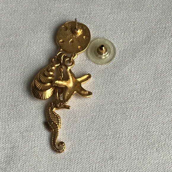 Seashore Scatter Pin w/Dangling Seahorse, Starfish, Sand Dollar & Mussel Charms - Picture 9 of 9